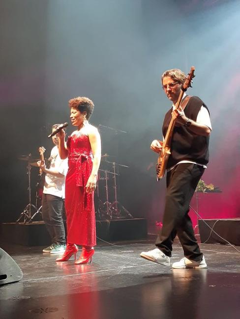 Lura beim Konzert in Hannover. Foto: Arne Lund